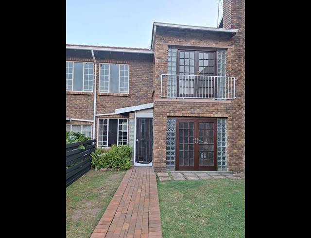 3 BEDROOM PROPERTY TO RENT IN VAN RIEBEECK PARK
